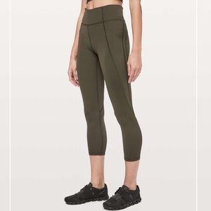Lululemon Time to Sweat 23” leggings size 6 in Forrest green